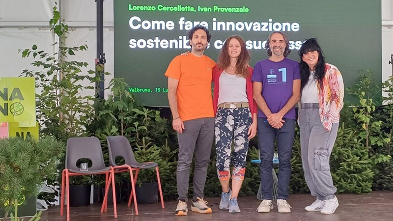 Nella foto, i relatori del workshop “Fare innovazione sostenibile con successo” Lorenzo Cercelletta e Ivan Provenzale insieme a Francesca Peruch di EnAIP FVG e Chiara Pontoni di Gruppo Luci/Gesteco.
